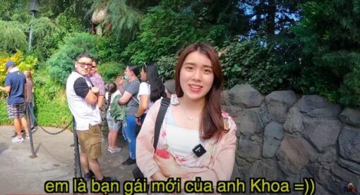 Màn giới thiệu được dịch theo lời Khoa Pug