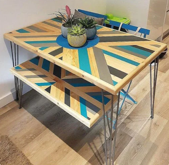 Một chiếc bàn ấn tượng bằng gỗ pallet tái chế