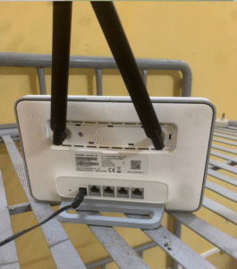ảnh chụp bộ phát wifi 4G Huawei và sim Vinaphone sử dụng trong một lần đi xa nhà