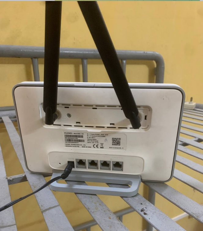 ảnh chụp bộ phát wifi 4G  Huawei và sim Vinaphone sử dụng trong một lần đi xa nhà