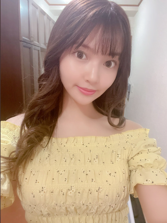 Rin Natsuki (夏木りん) sở hữu số đo 88 (Cúp E) -63-92cm. Và thuộc cung Bò Cạp.